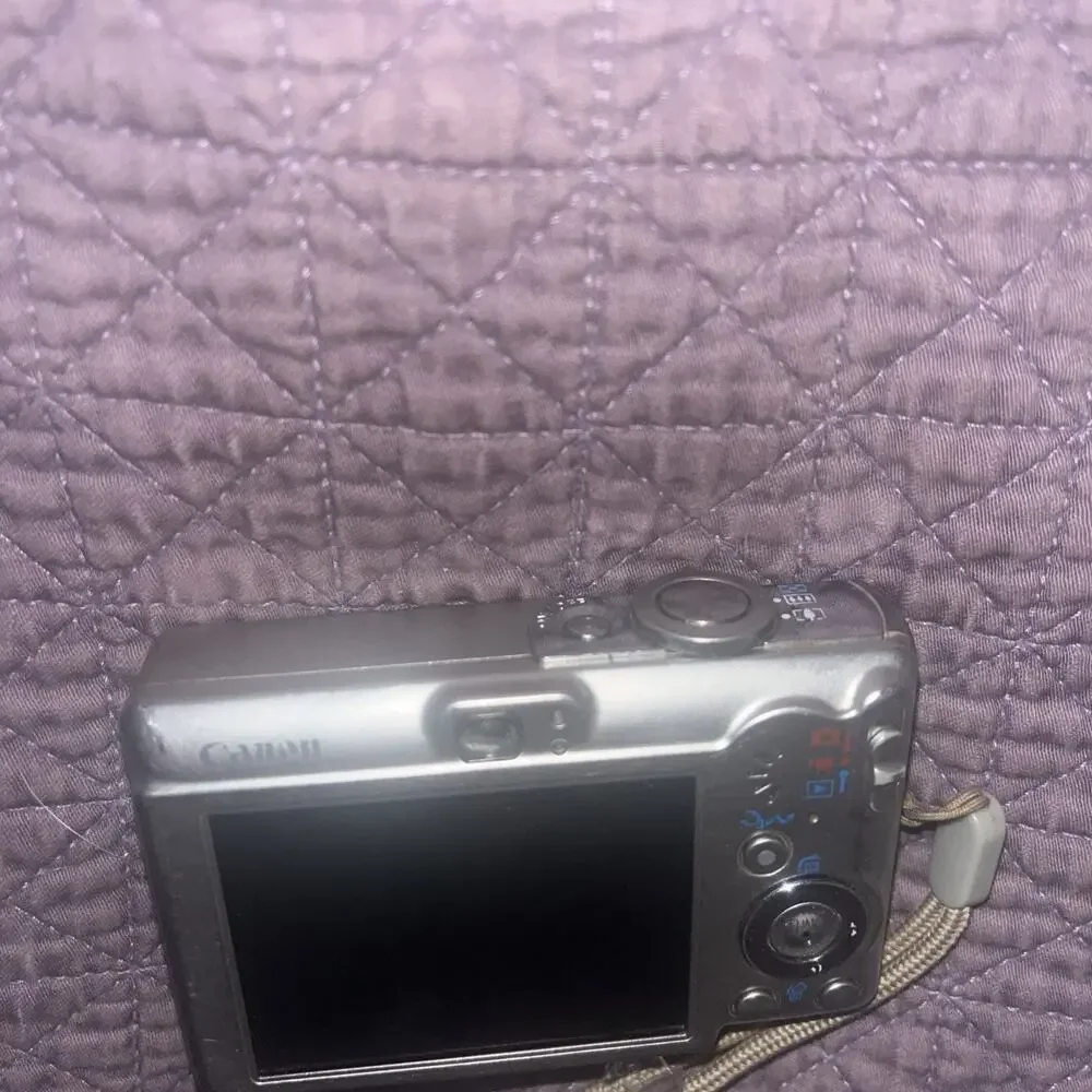 Canon IXY DIGITAL 70 Compact Digital Camera 14MP, Tested Working With Charger